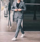 混搭 西裝和小白鞋超帥混搭方法